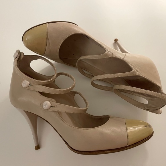 Chanel Leather Heel - Picture 1 of 5